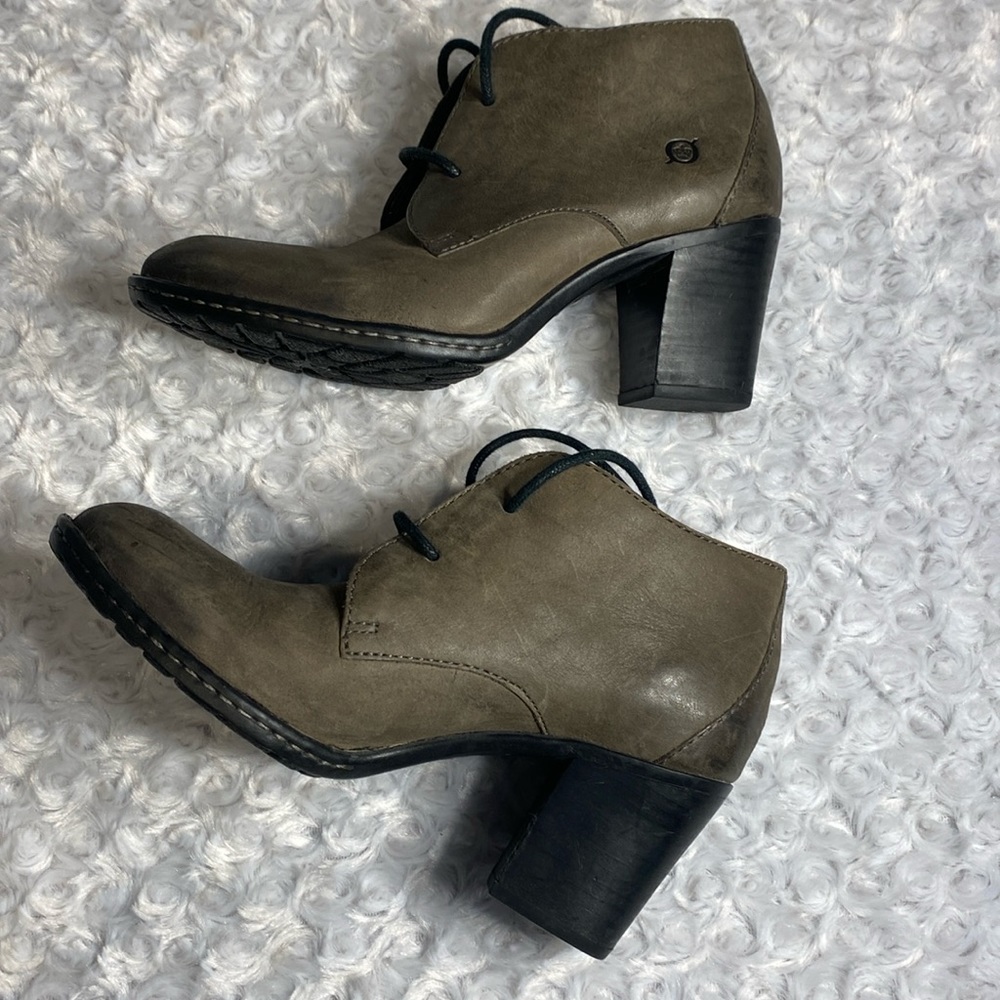 Born ankle leather booties size 8 tie slight heel beautifully distressed!! - Picture 12 of 12